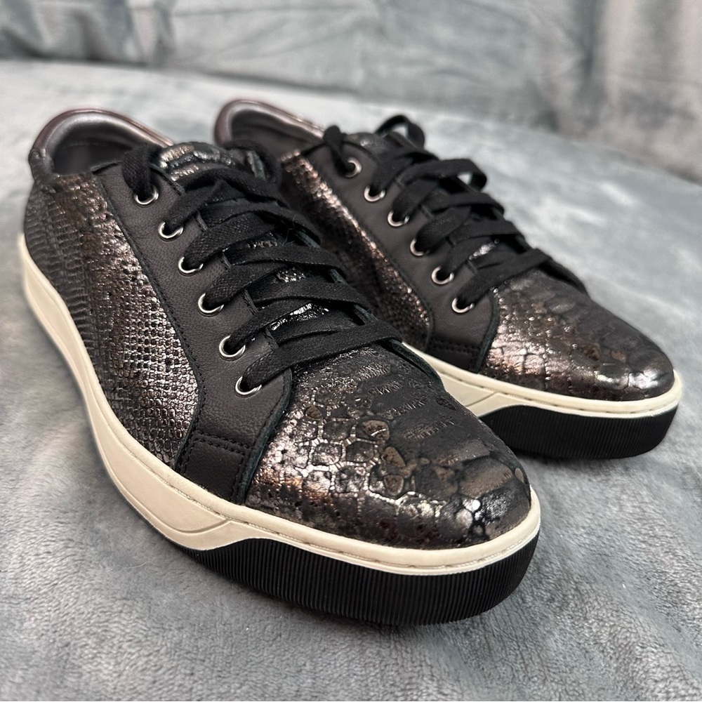 Johnston & Murphy callie print lace up sneaker size 7 great preowned little wear